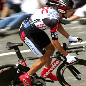 开云体育娱乐-巴黎客场大胜图卢兹，全取三分稳坐次席，21-22巴黎客场